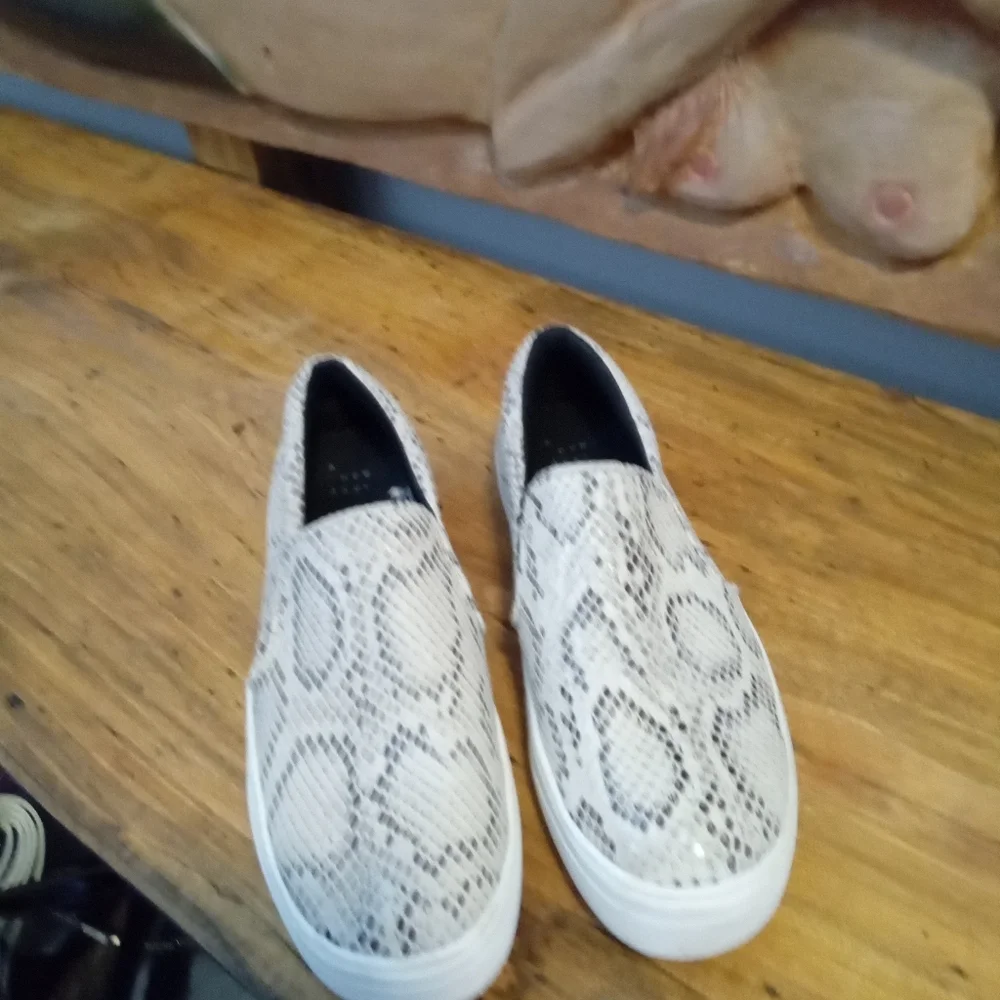 a.new.day Bibi Size 10 Snake Print Faux Leather Slip-On Sneakers - Picture 3 of 16